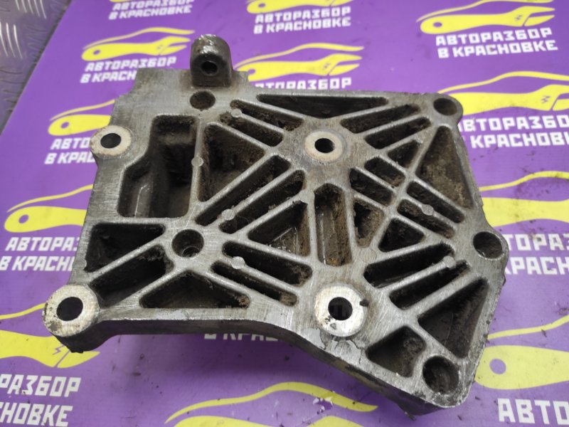 Кронштейн генератора Bluebird Sylphy 2000 G10 QG18DE