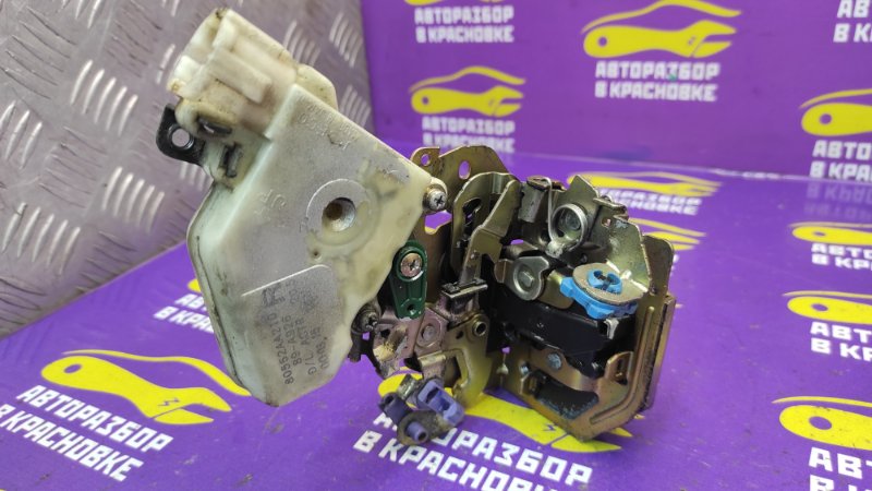 Замок двери задний правый Cefiro 2000 A33 VQ20DE