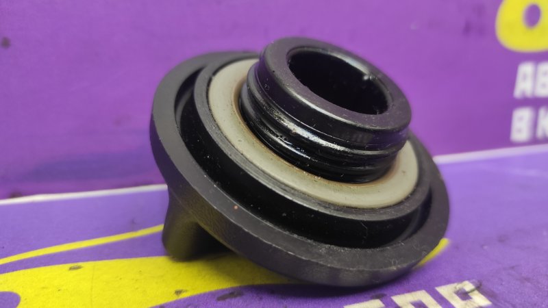 Крышка маслозаливной горловины Nissan Almera N16 QG18DE