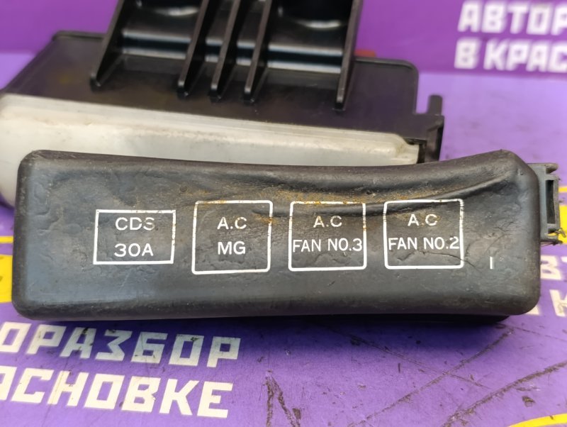 Блок предохранителей под капот Corolla Spacio 2000 AE111 4AFE