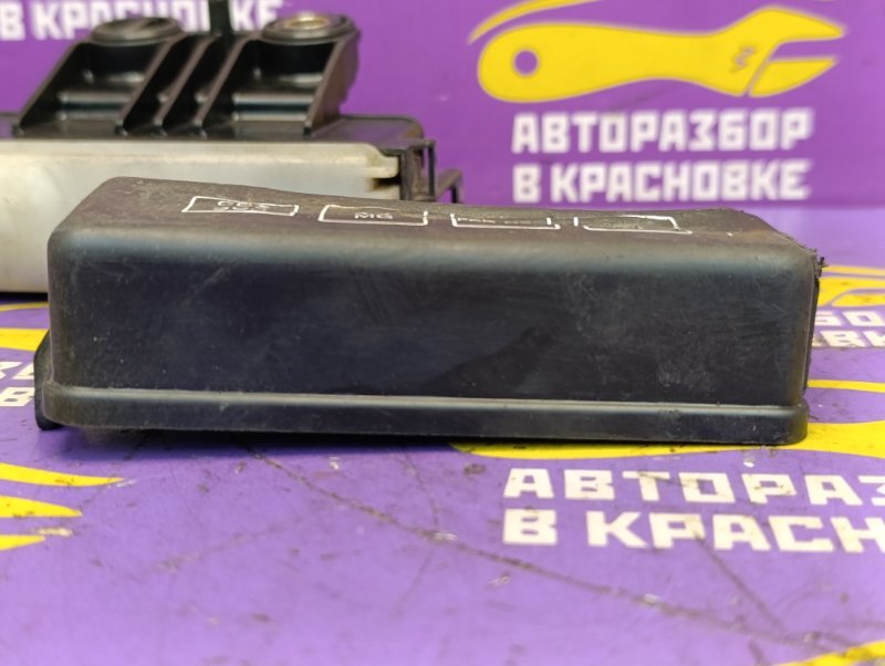 Блок предохранителей под капот Corolla Spacio 2000 AE111 4AFE