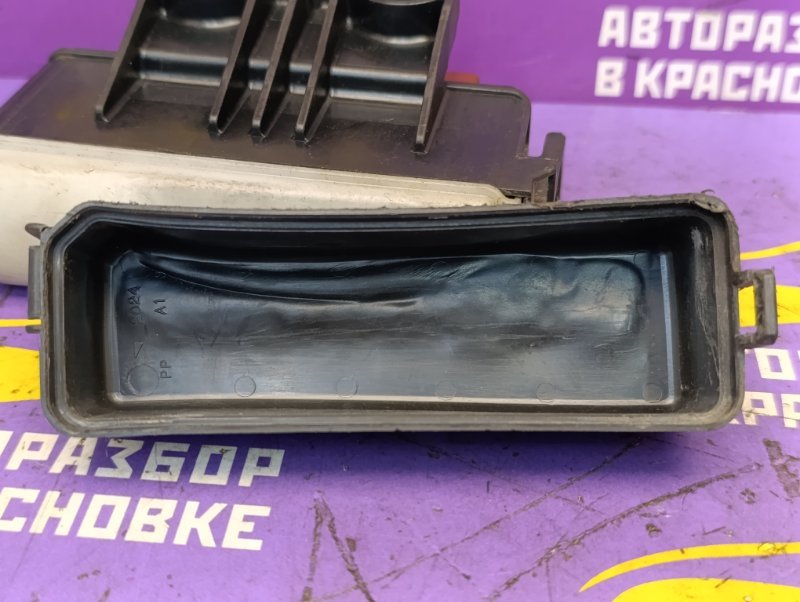 Блок предохранителей под капот Corolla Spacio 2000 AE111 4AFE