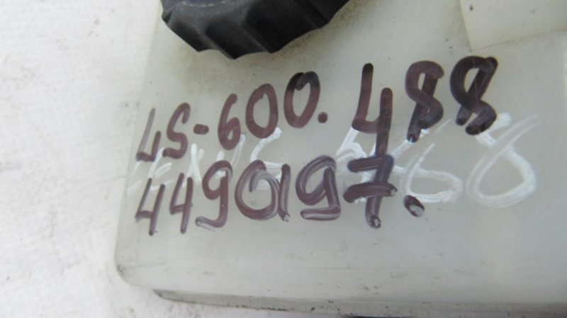 Бачок главного тормозного цилиндра — 2