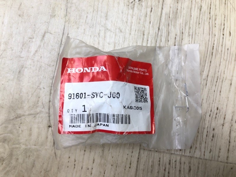 Отбойник капота