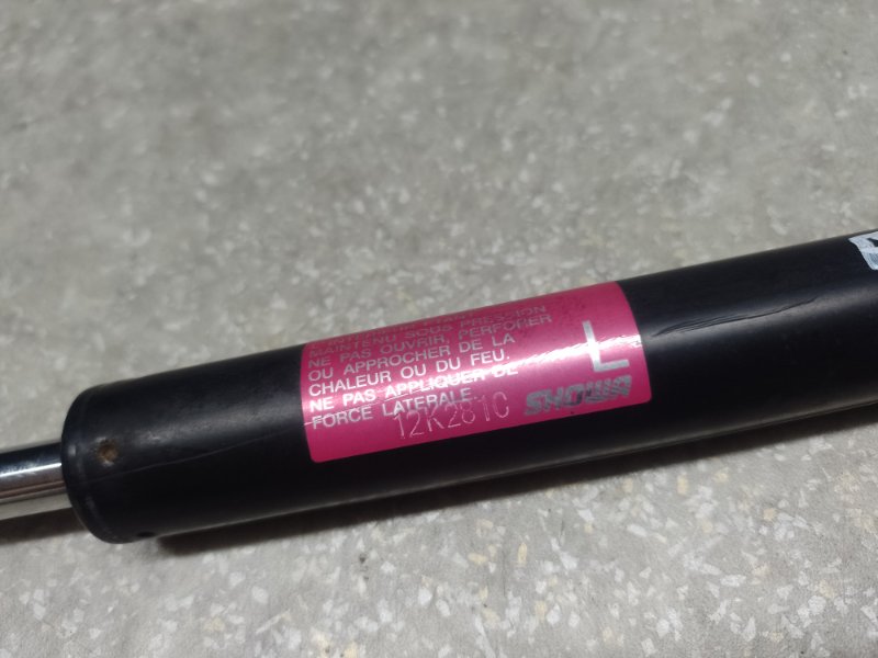Амортизатор крышки багажника — 2
