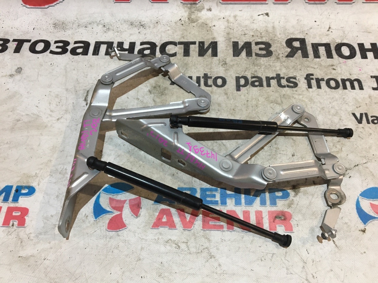 Петля капота Audi Tt 8J Петля капота Audi Tt 8J