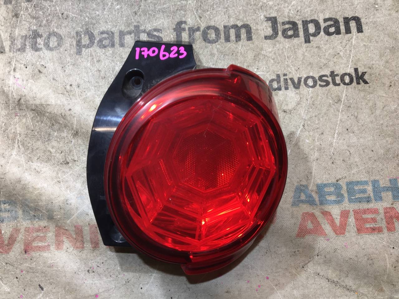 Стоп-сигнал Daihatsu Cast LA250S задний правый