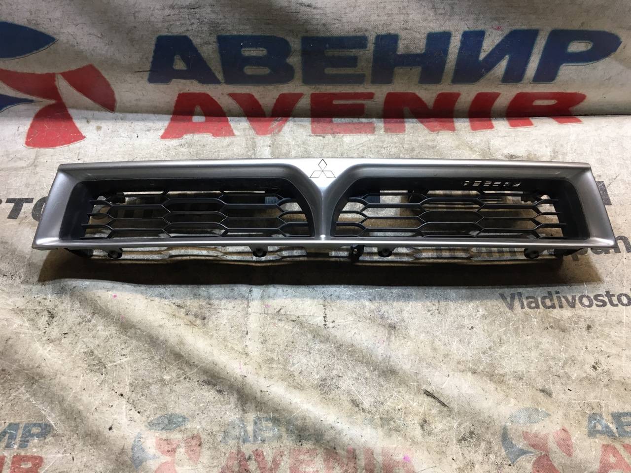 Решетка Mitsubishi Galant EA1A
