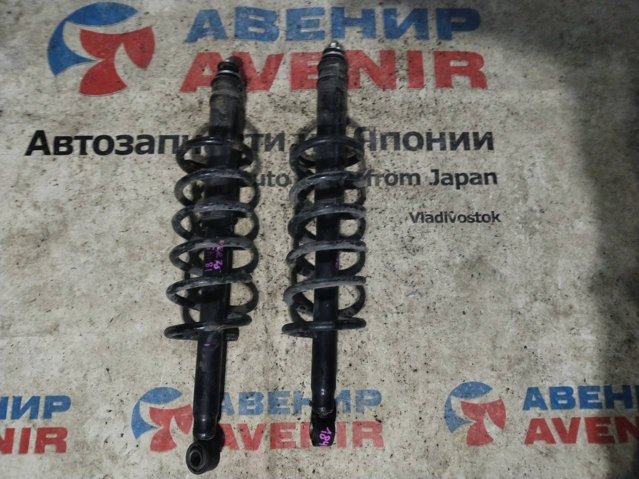 Амортизатор Toyota Noah ZRR75 3ZR-FAE задний