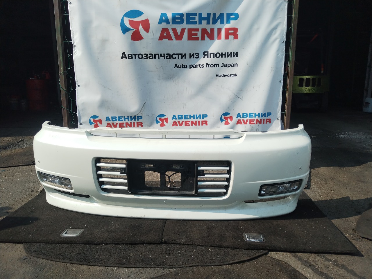 Бампер Nissan Elgrand ALWE50 передний