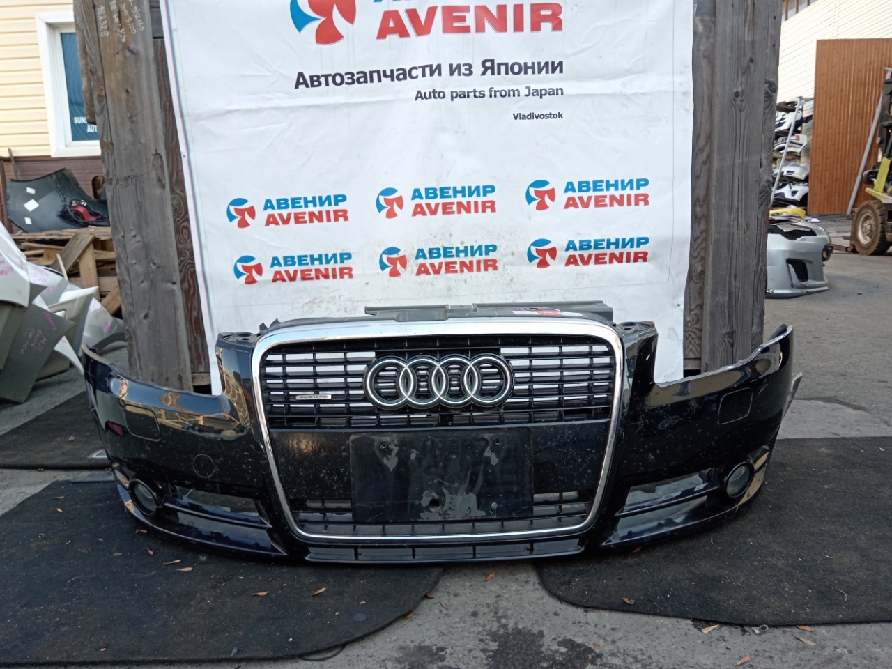 Бампер Audi A4 8EC передний