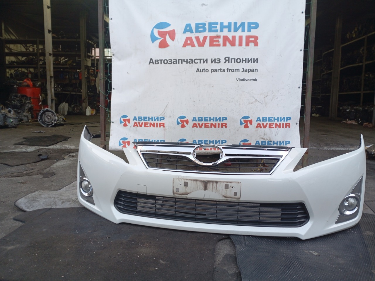 Бампер Toyota Camry AVV50 передний