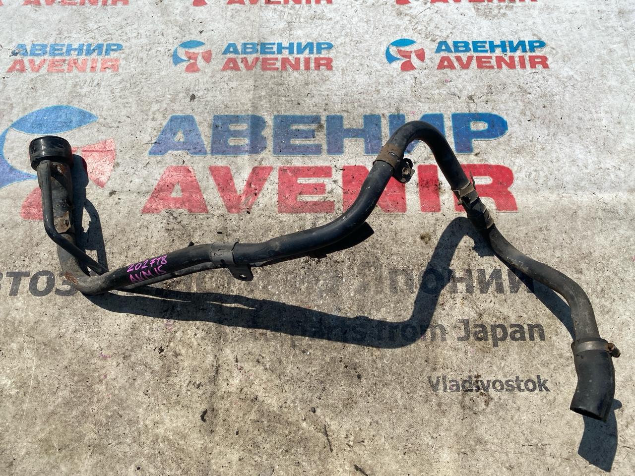 Горловина топливного бака Toyota Isis ANM15