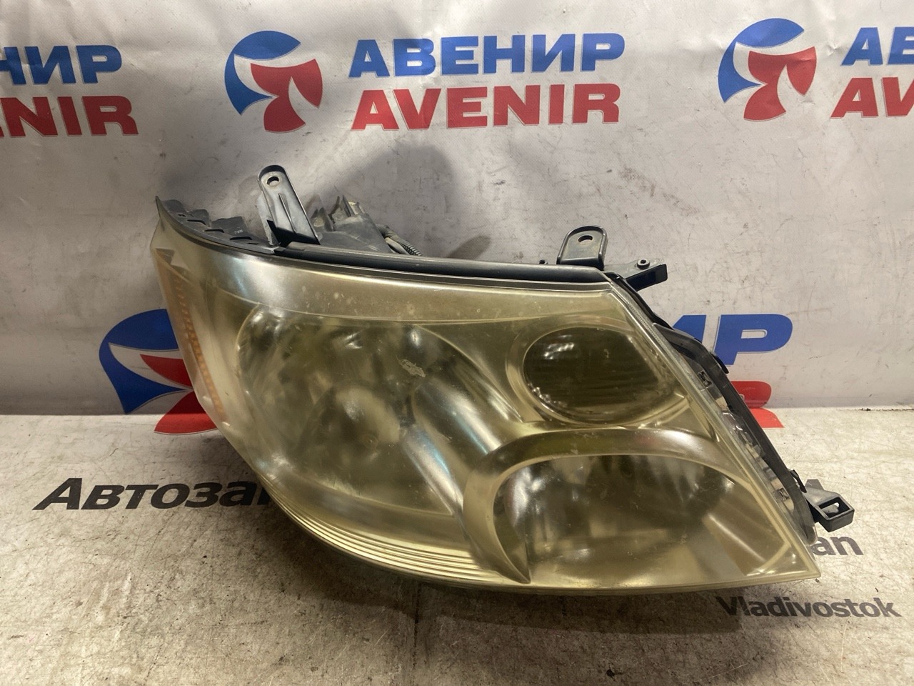 Фара Toyota Alphard ANH10 передняя правая