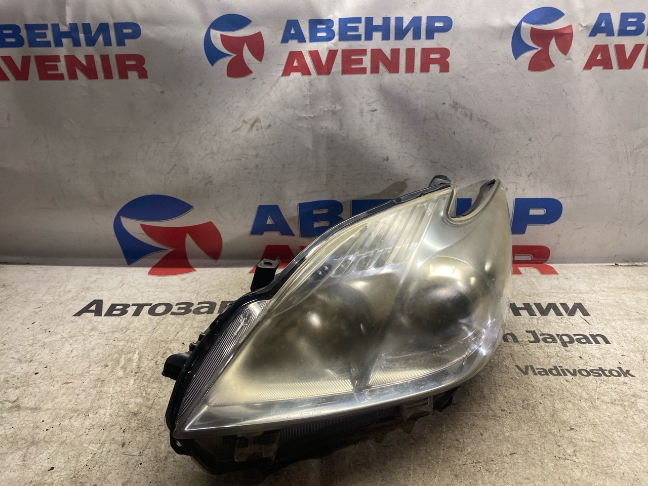 Фара Toyota Prius ZVW30 передняя левая