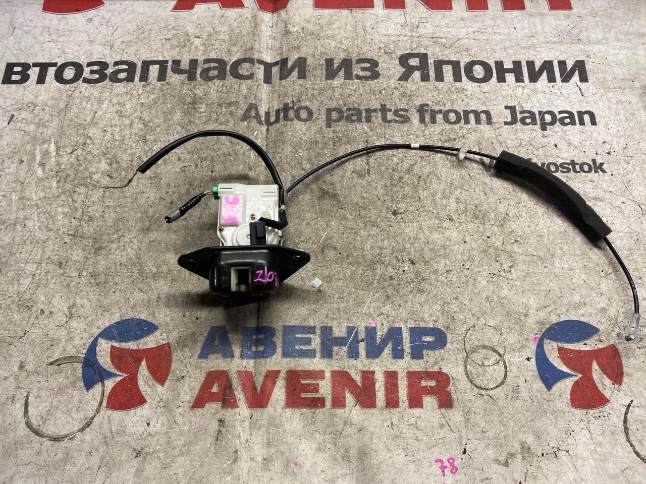 Замок 5-й двери Honda Stepwgn RF3 задний