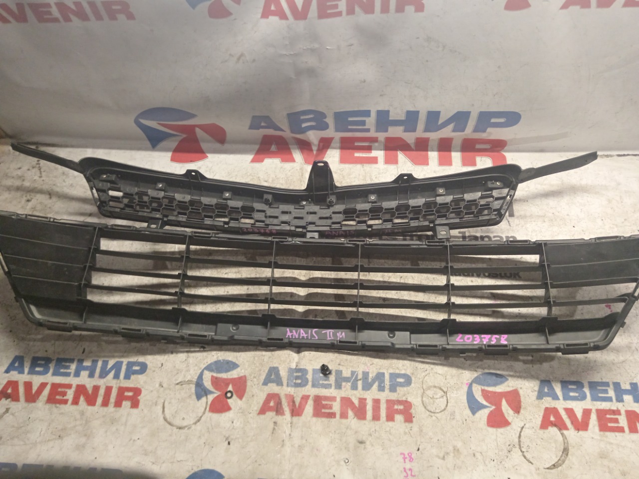 Решетка Toyota Mark X Zio ANA10