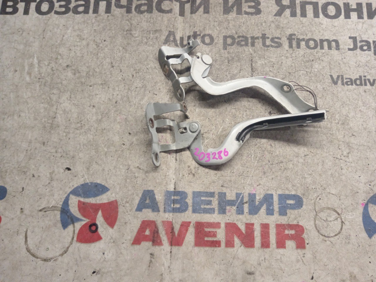 Петля капота Toyota Alphard ANH25