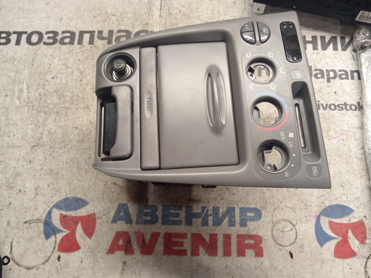 Рамка магнитофона Toyota Corolla AE114