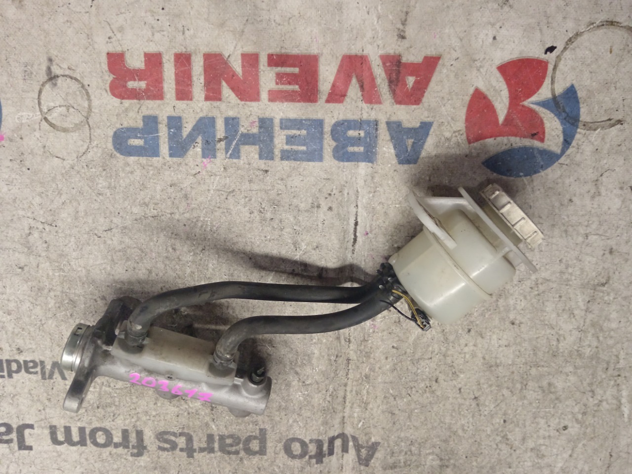 Главный тормозной цилиндр Mitsubishi Chariot Grandis N84W 4G64