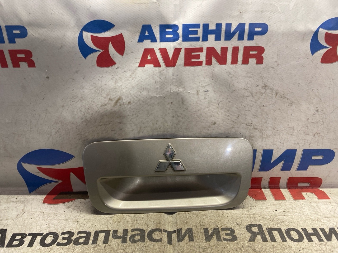 Накладка 5-й двери Mitsubishi Dion CR6W