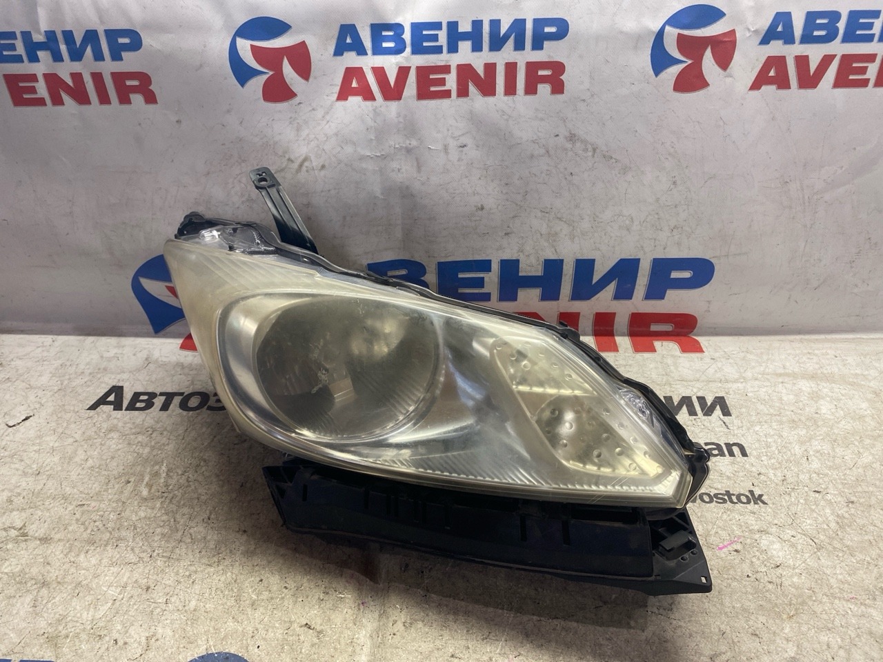 Фара Honda Freed GB3 передняя правая