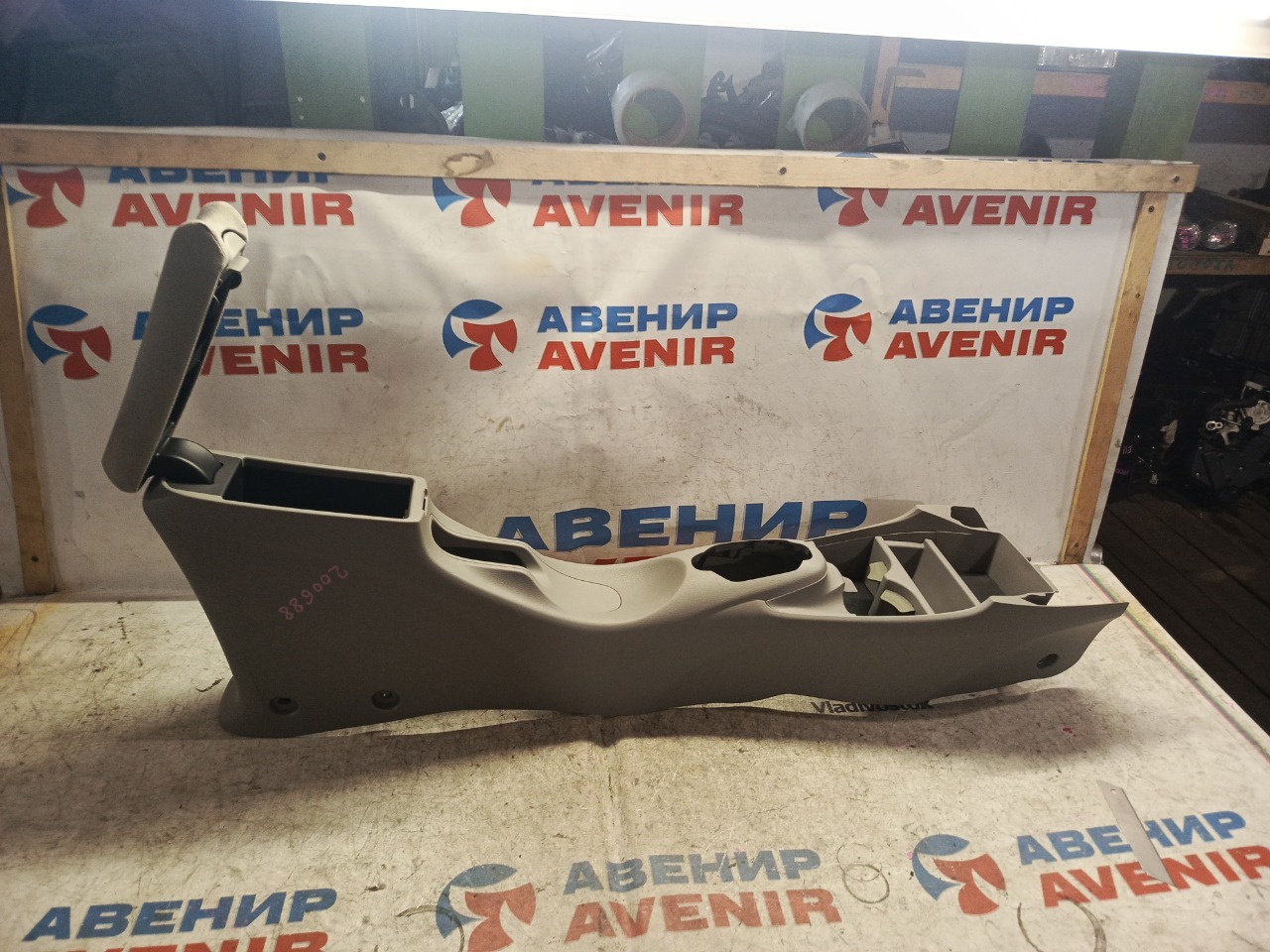 Бардачок между сиденьями HONDA INSIGHT ZE2 (б/у)