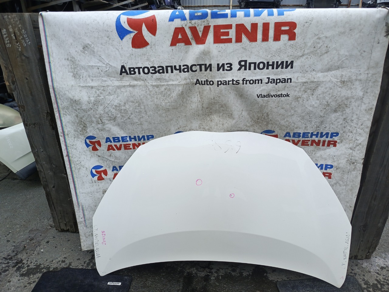 Капот Toyota Aqua NHP10 Капот Toyota Aqua NHP10