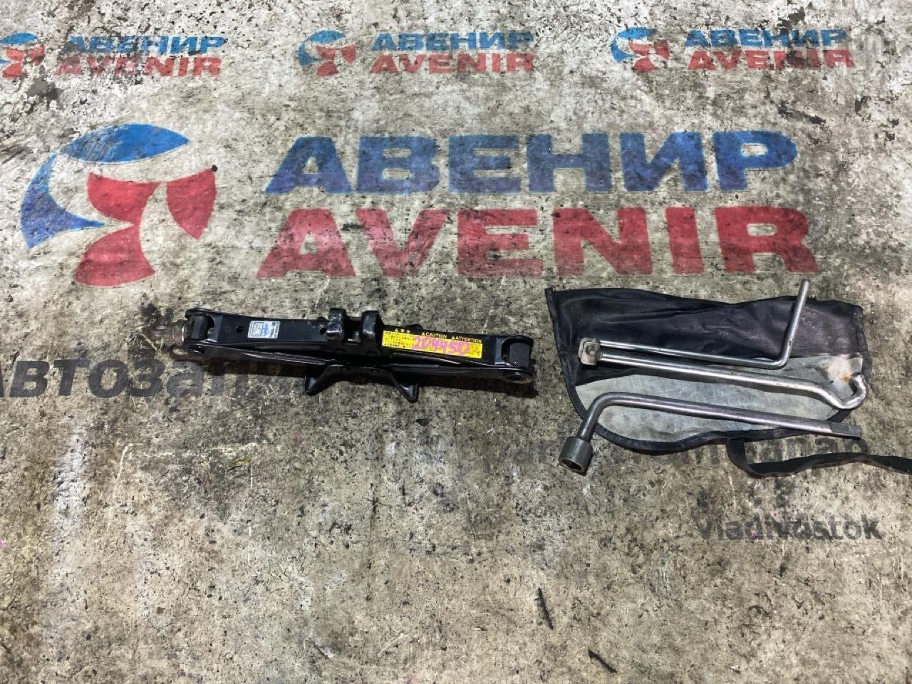 Домкрат Toyota Домкрат Toyota