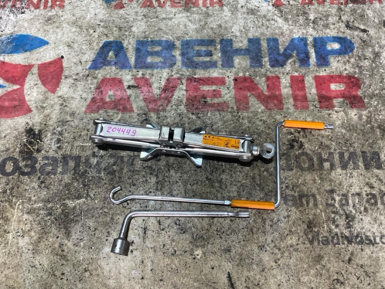 Домкрат Nissan Домкрат Nissan