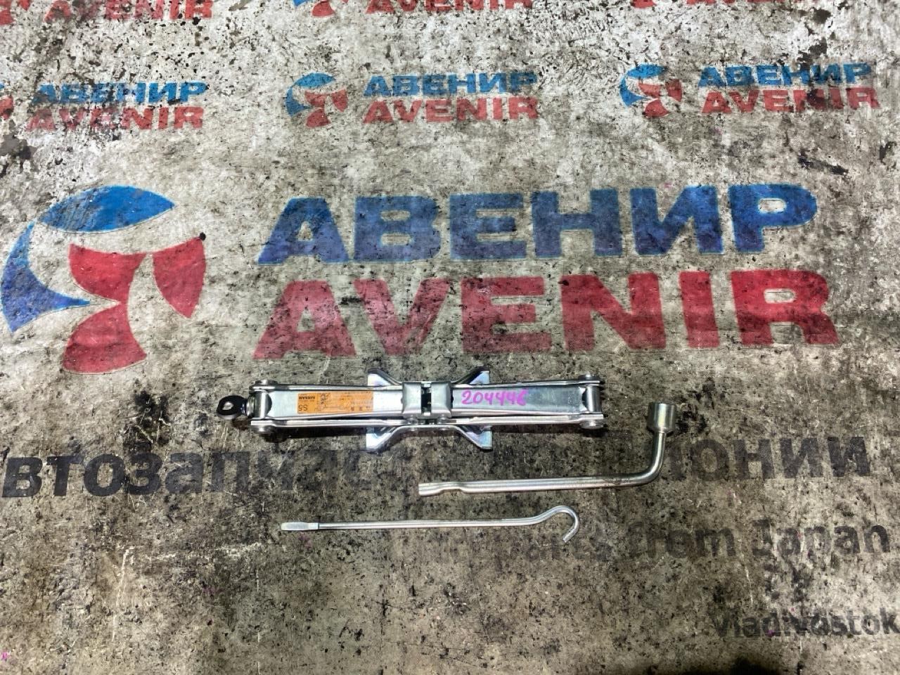 Домкрат Nissan Домкрат Nissan