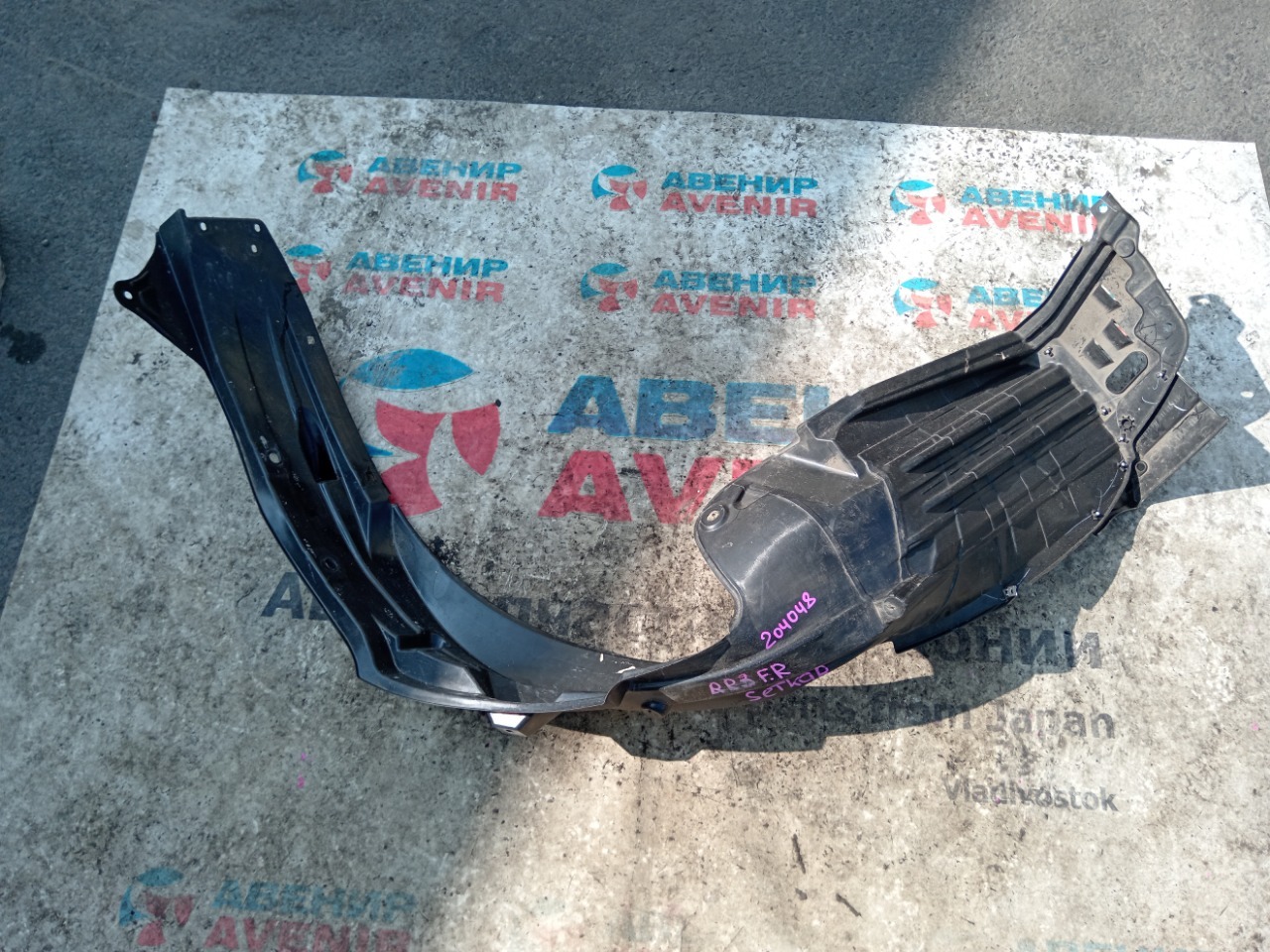 Подкрылок Honda Stepwgn RP3 передний правый