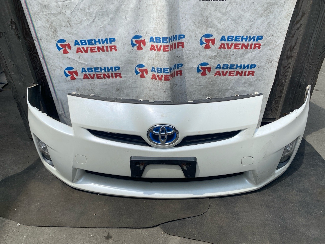 Бампер Toyota Prius ZVW30 передний
