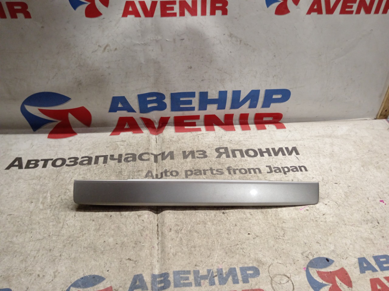 Накладка 5-й двери MAZDA DEMIO DY3R задняя (б/у)