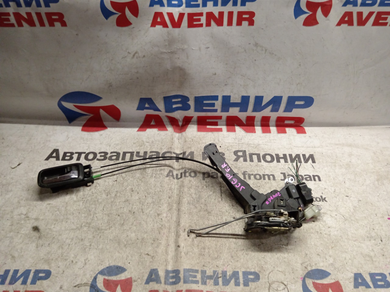Замок двери Toyota Progres JCG10 передний правый