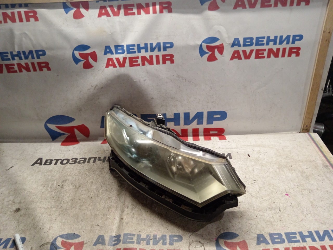 Фара HONDA INSIGHT ZE2 LDA передняя правая (б/у)