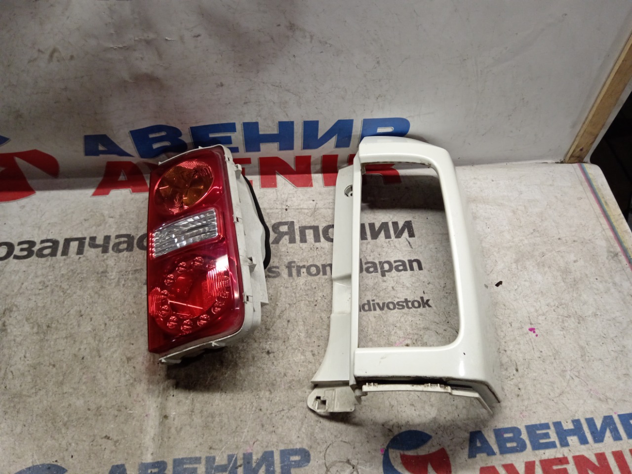 Стоп-сигнал NISSAN ELGRAND E51 задний правый (б/у)
