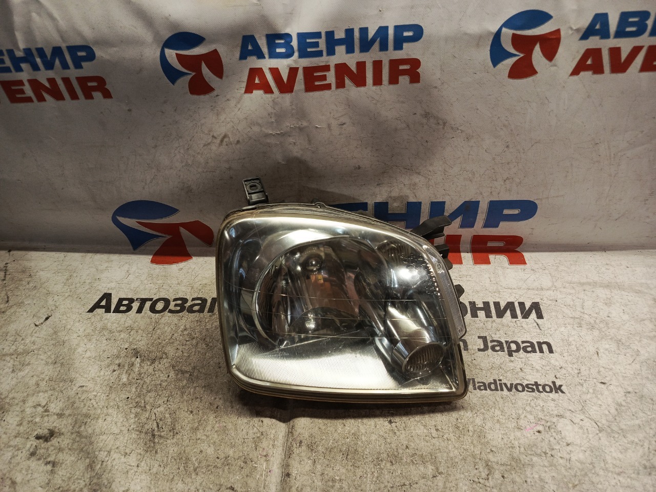 Фара MITSUBISHI DION CR9W передняя правая (б/у)