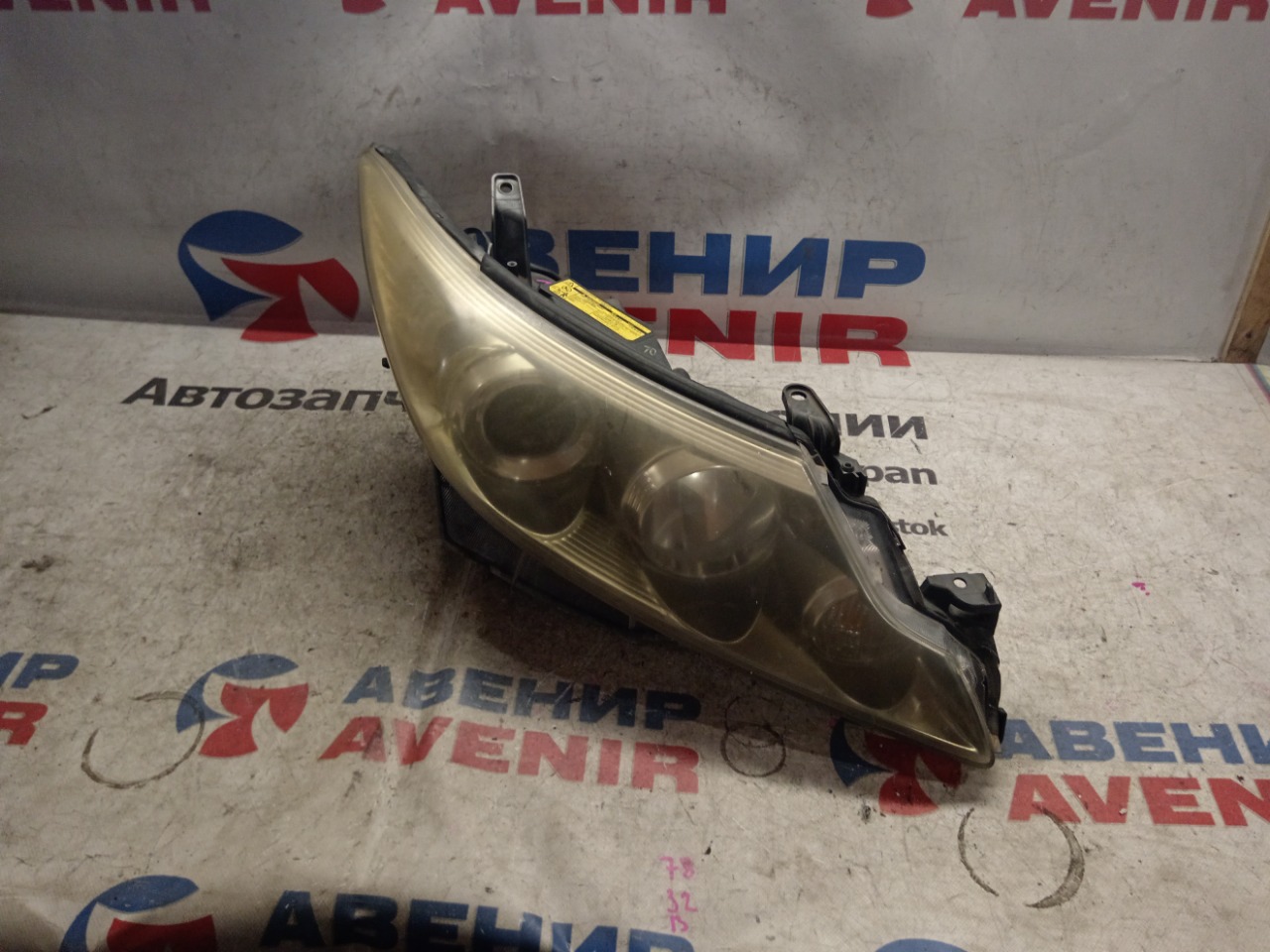 Фара TOYOTA ESTIMA ACR55 передняя правая (б/у)