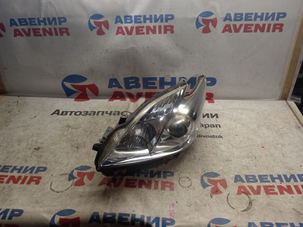 Фара TOYOTA PRIUS ZVW30 передняя левая (б/у)