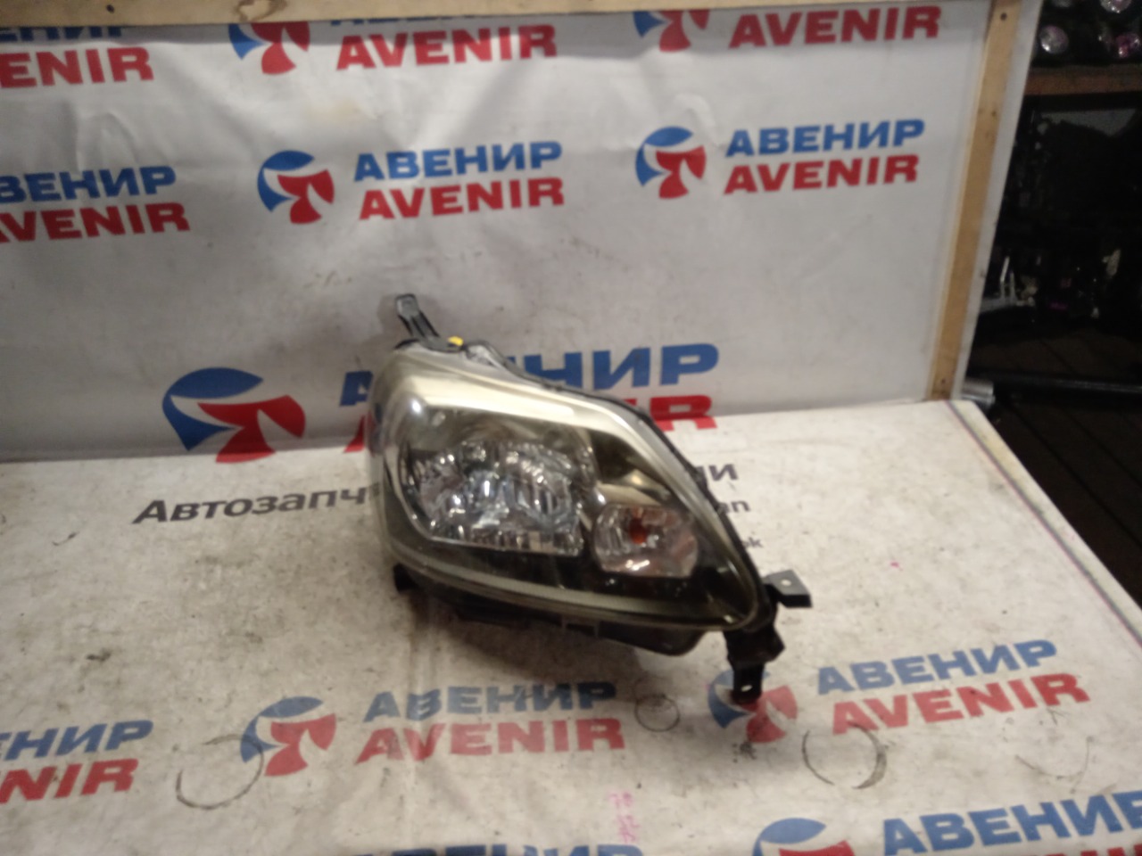 Фара Toyota Porte NCP145 передняя правая