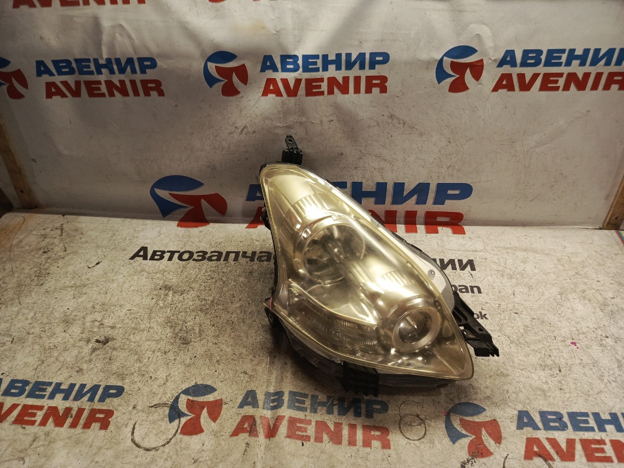 Фара TOYOTA RACTIS NCP100 передняя правая (б/у)