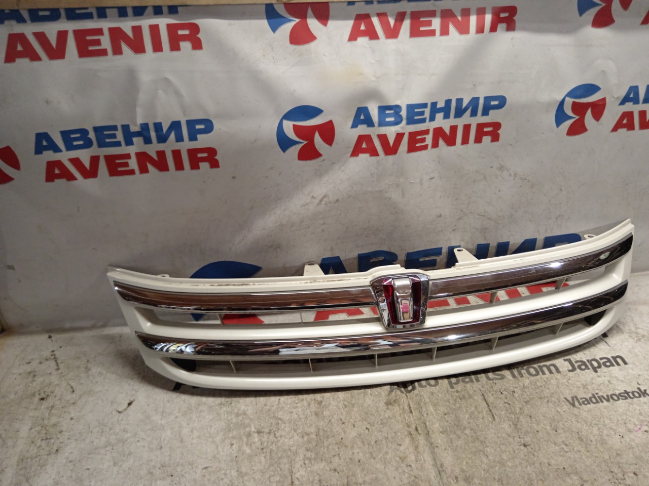 Решетка TOYOTA ISIS ZGM10 (б/у) Решетка TOYOTA ISIS ZGM10 (б/у)