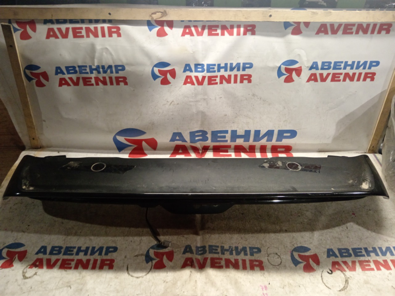 Спойлер NISSAN ELGRAND E51 (б/у) Спойлер NISSAN ELGRAND E51 (б/у)