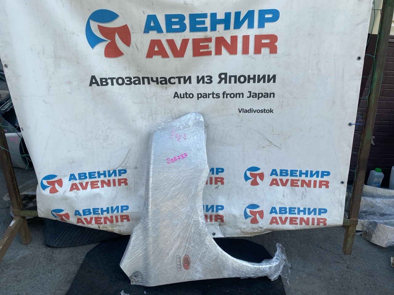 Крыло MITSUBISHI DION CR9W переднее правое (б/у)