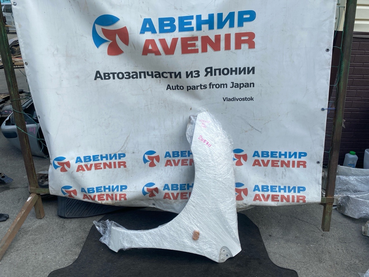 Крыло TOYOTA PRIUS NHW11 переднее левое (б/у)
