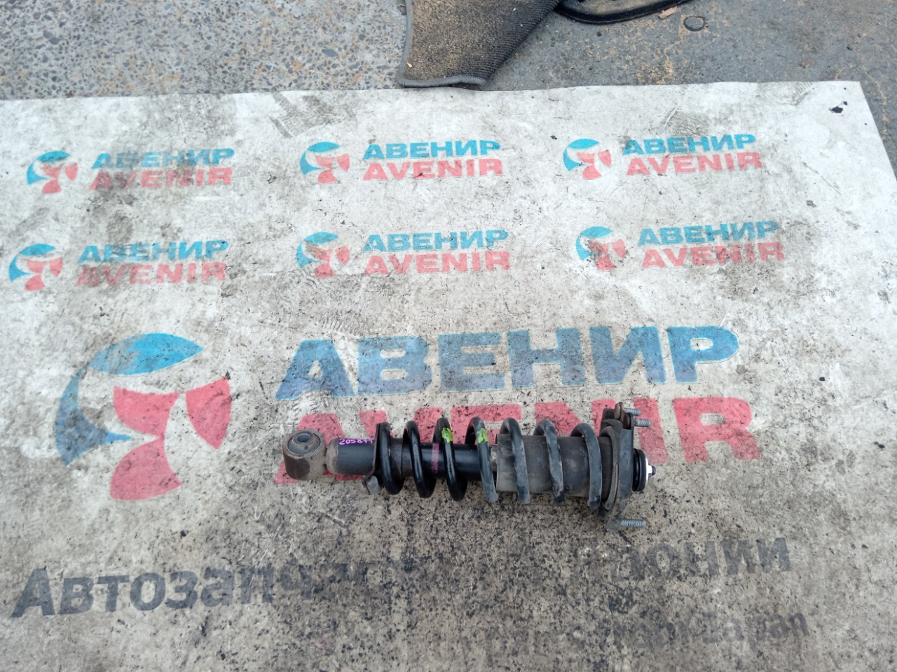 Стойка TOYOTA WISH ZGE25 2ZRFAE задняя левая (б/у)