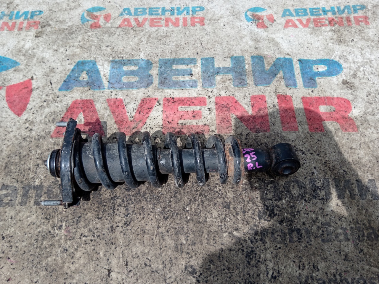 Стойка TOYOTA WISH ZGE25 2ZRFAE задняя левая (б/у)