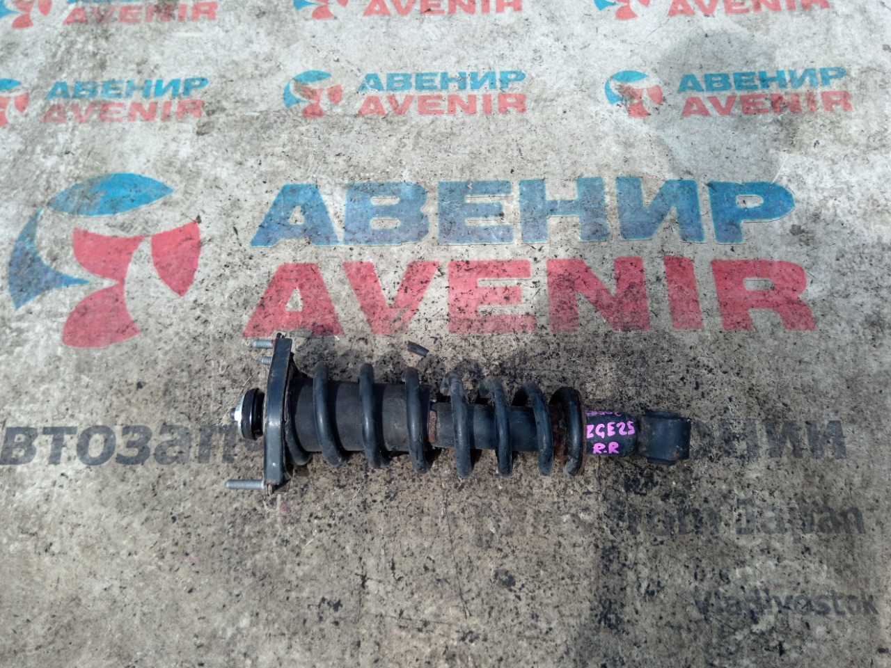 Стойка TOYOTA WISH ZGE25 2ZRFAE задняя правая (б/у)