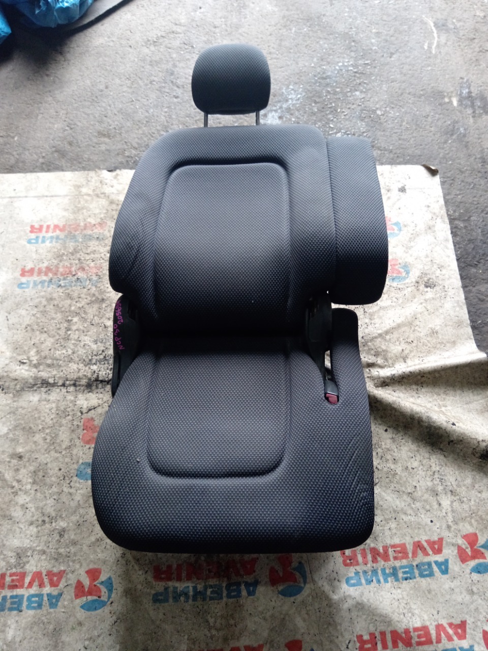 Сидение TOYOTA BB NCP30 переднее правое (б/у)